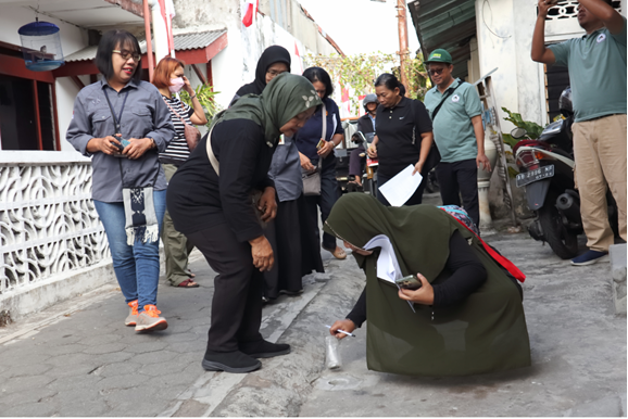 Monitoring Biopori Pengolah Sampah Organik Skala Rumah Tangga